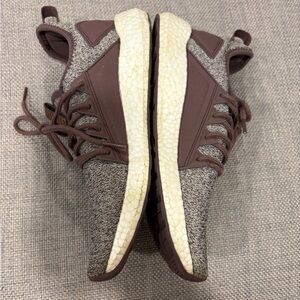 Women’s size 8 Puma Soft Foam Sneakers, gray and maroon